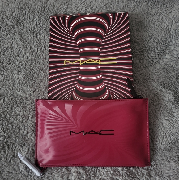 MAC Trick of the Light Extra Dimension Kit - Picture 4 of 10